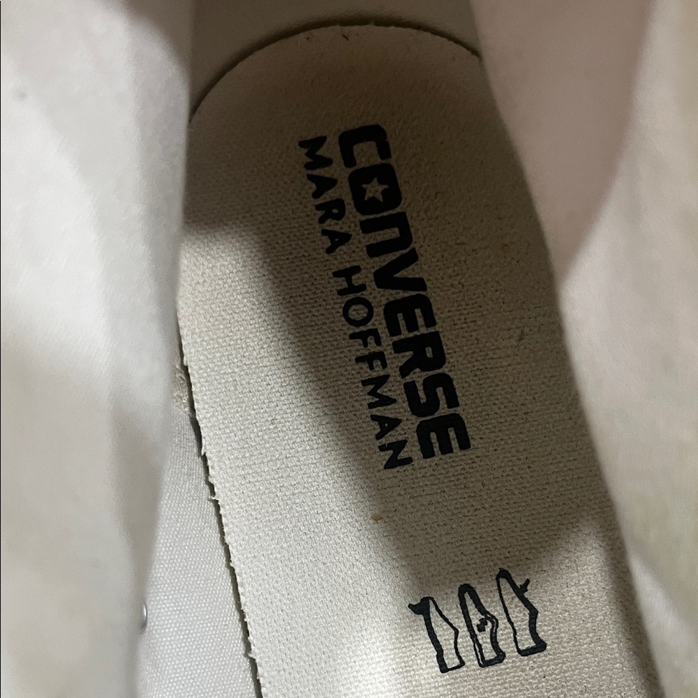 Converse High-Top Sneakers with Blue and White Design - Picture 12 of 12